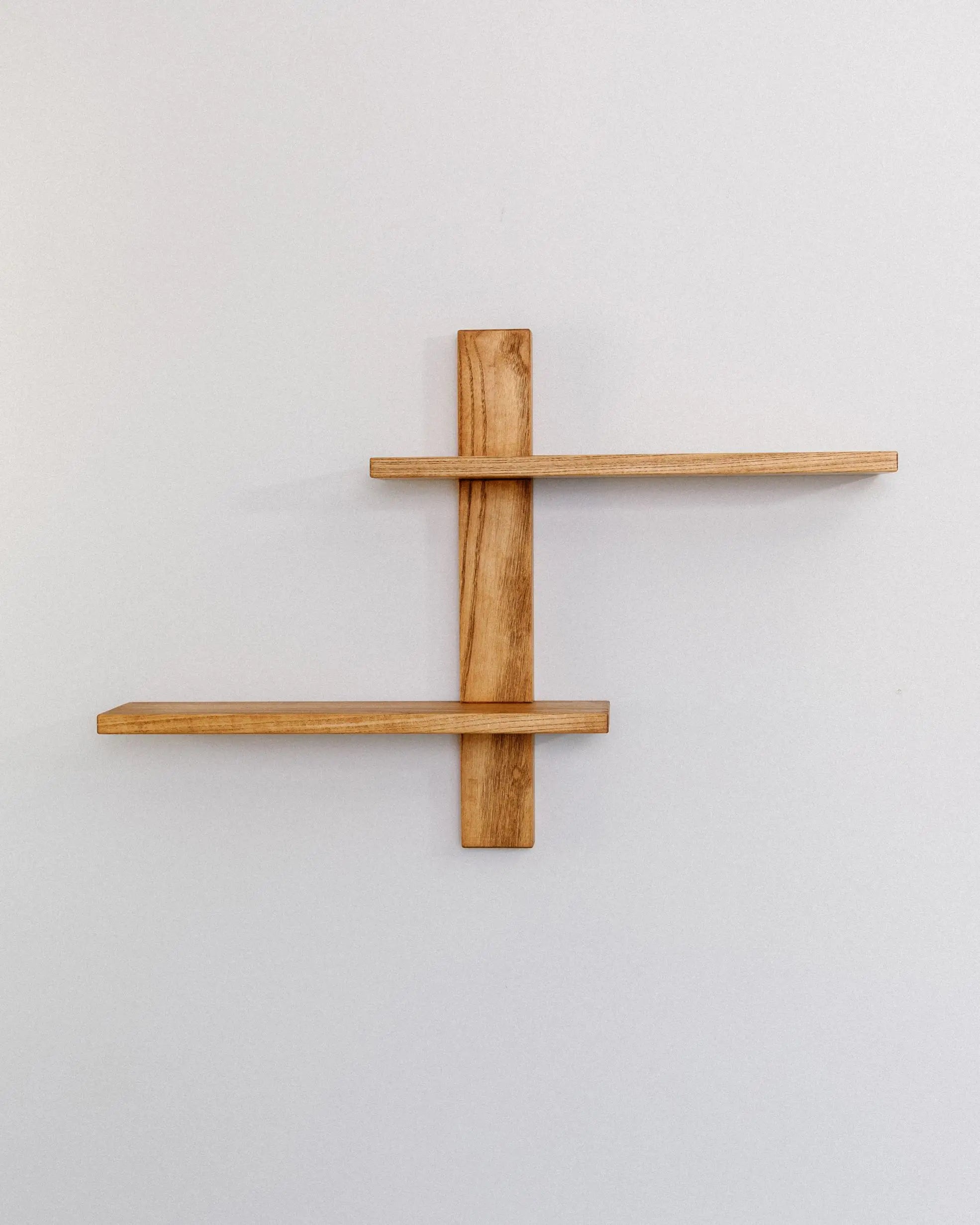 Decorative wall-mounted wooden shelf unit – compact and stylish solution for small space storage