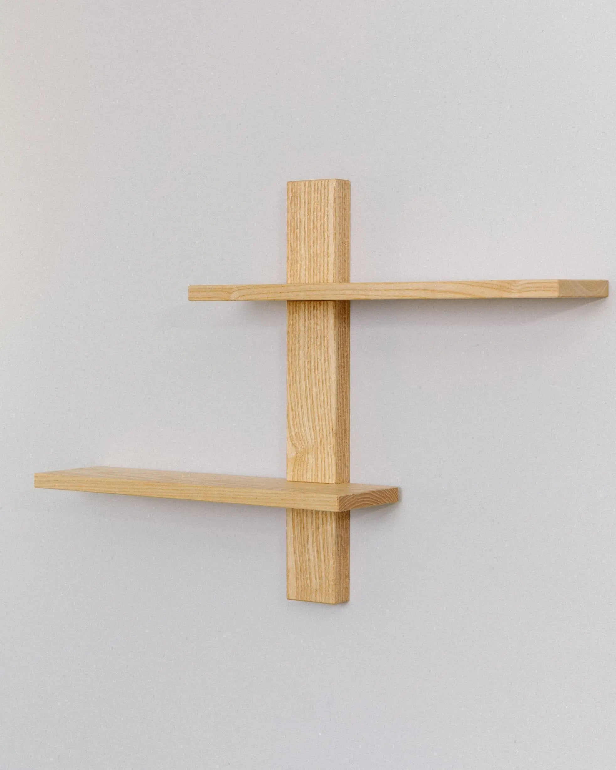 Handcrafted wall shelf made of eco-conscious wood – clean lines, versatile for bedroom or entryway