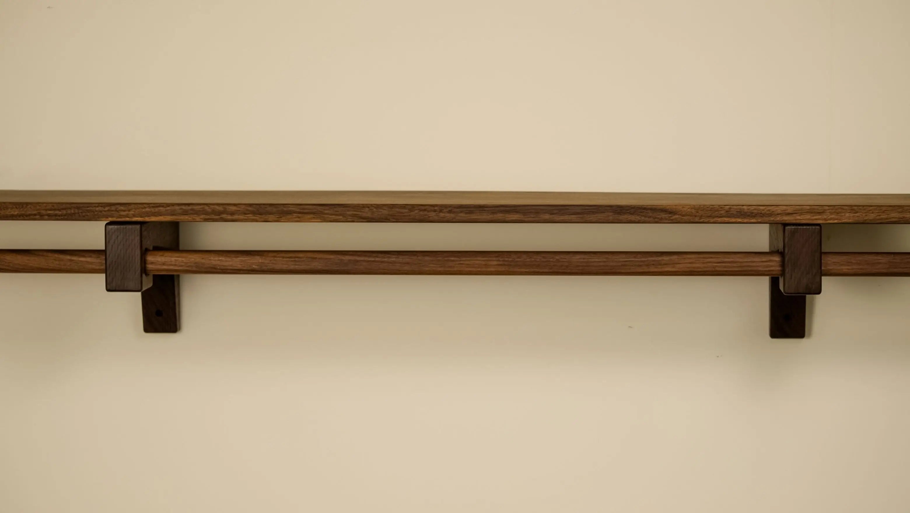 Functional and aesthetic closet shelves – wooden design for efficient home storage solutions