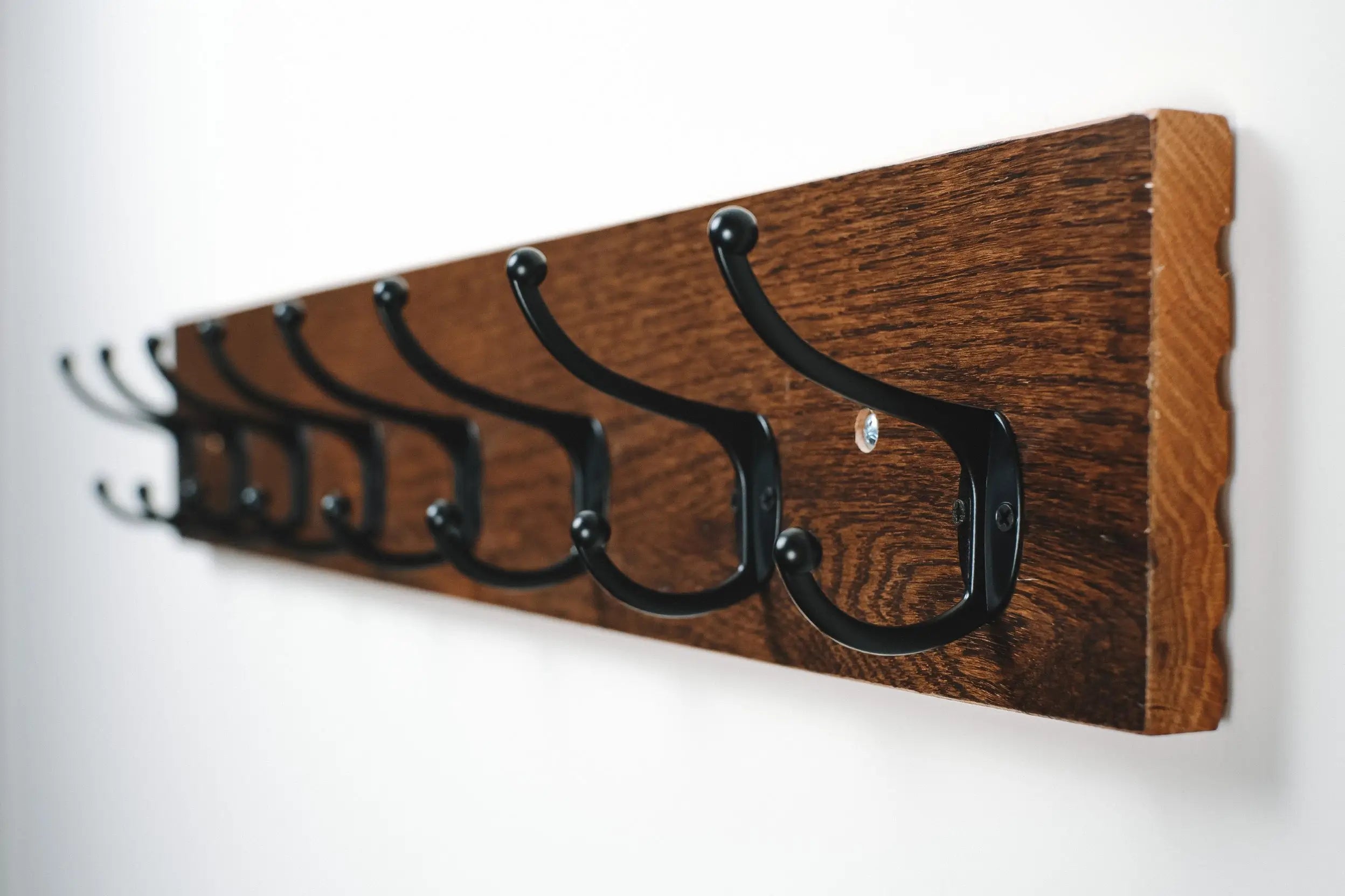 Modern coat rack with acacia wood backplate – ideal for entryway or hallway storage