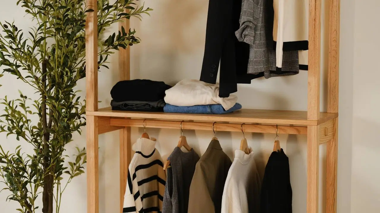Two-level oak clothes rack – solid wood structure with smooth grain and sleek lines
