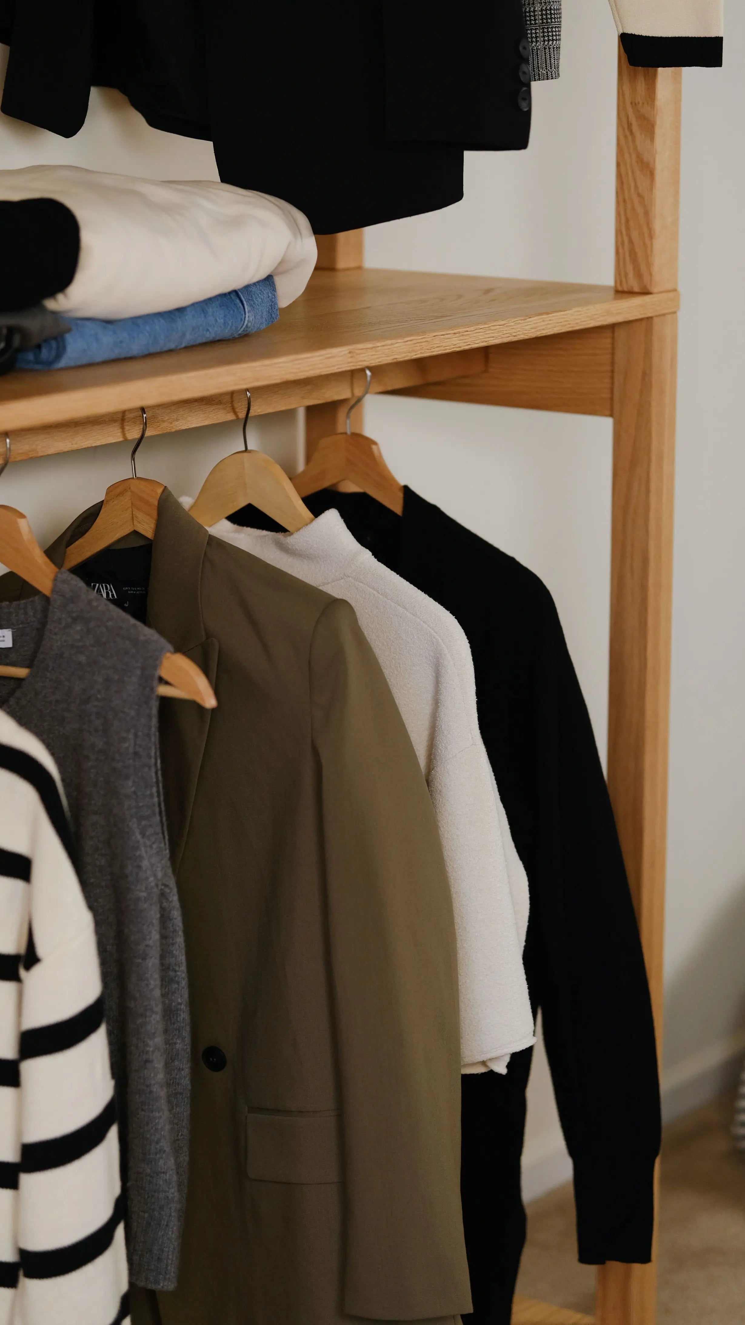 Double rail clothing rack made from natural oak – ideal for bedroom or entryway