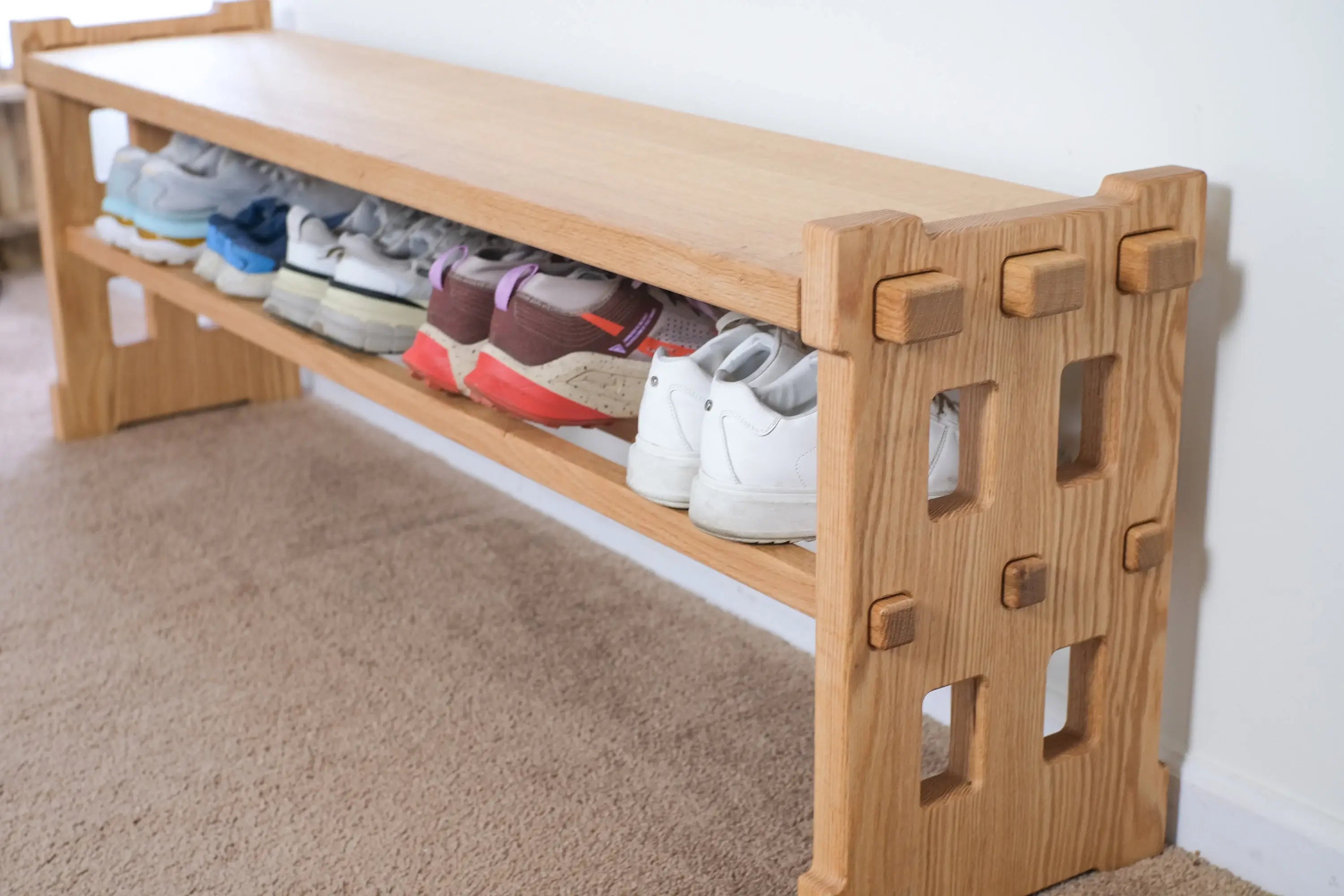 Handmade wooden bench in natural oak – durable and stylish seating solution