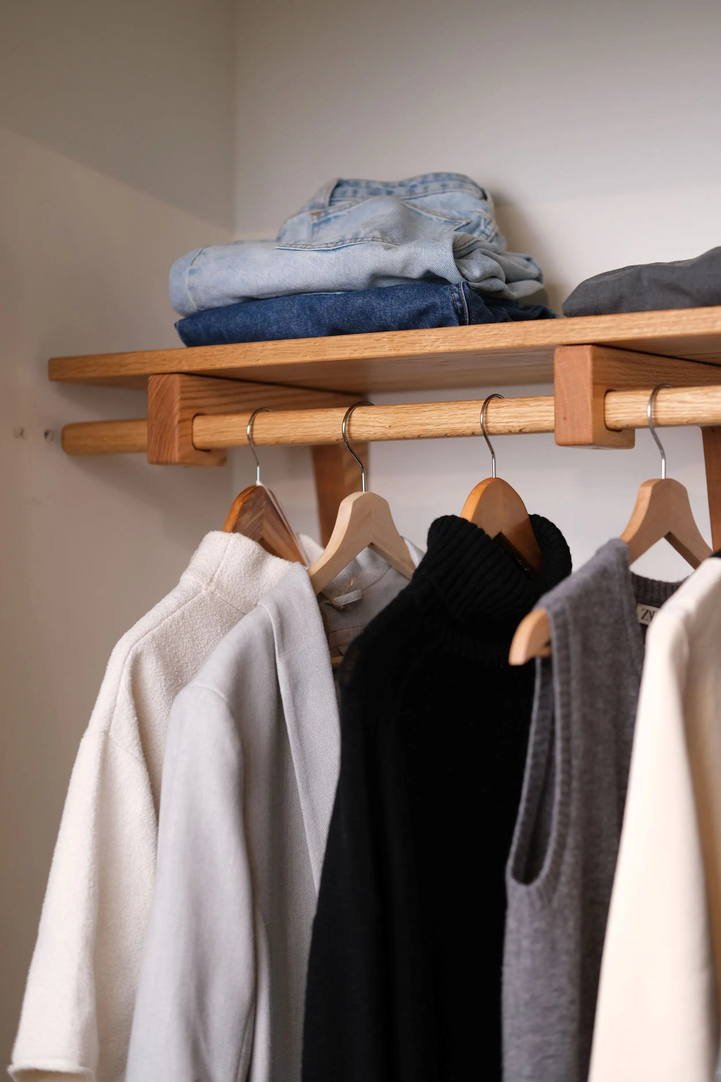 Natural oak wood closet shelf – handcrafted storage solution with clean finish