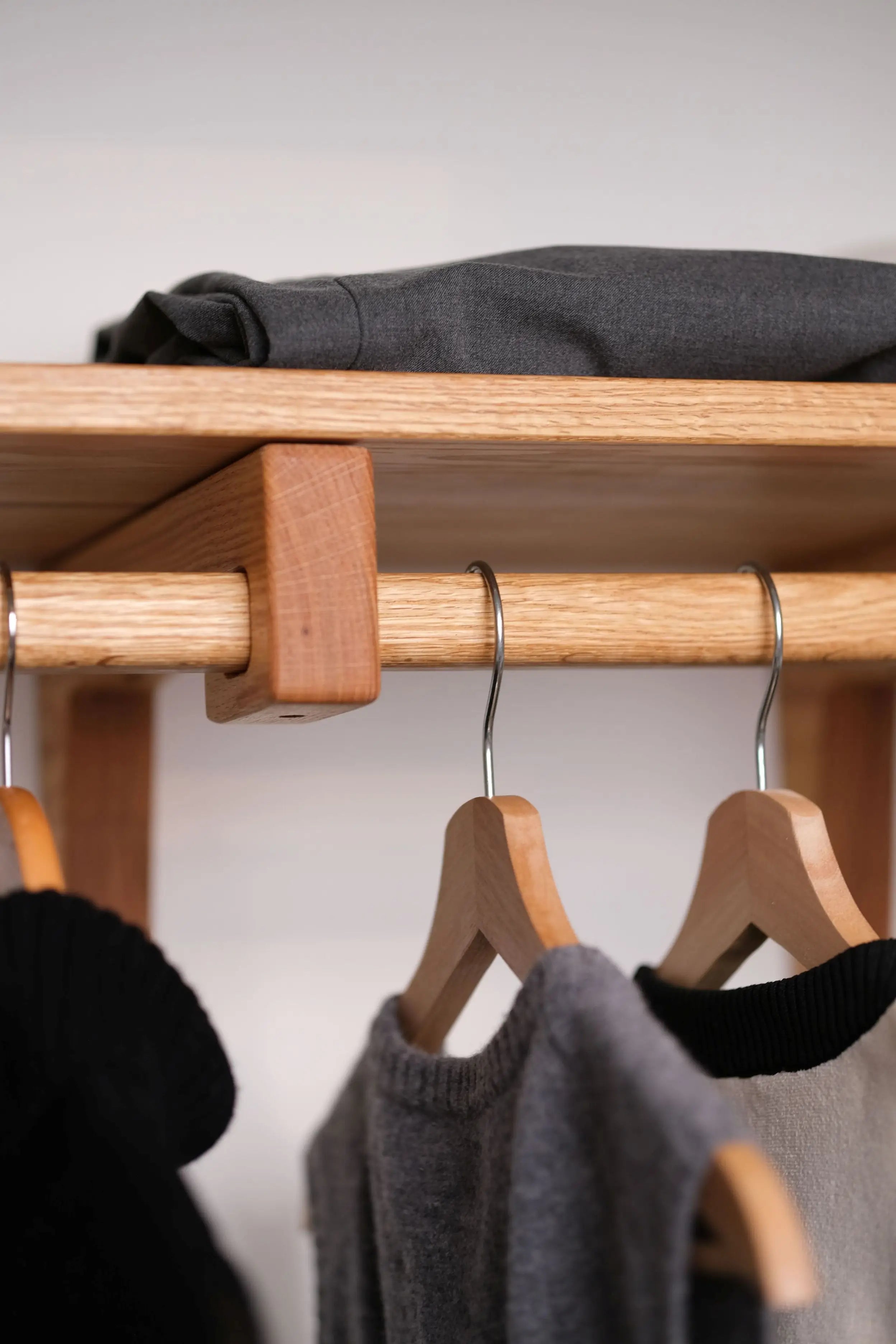 Natural oak closet shelf – space-saving and aesthetic storage for any interior