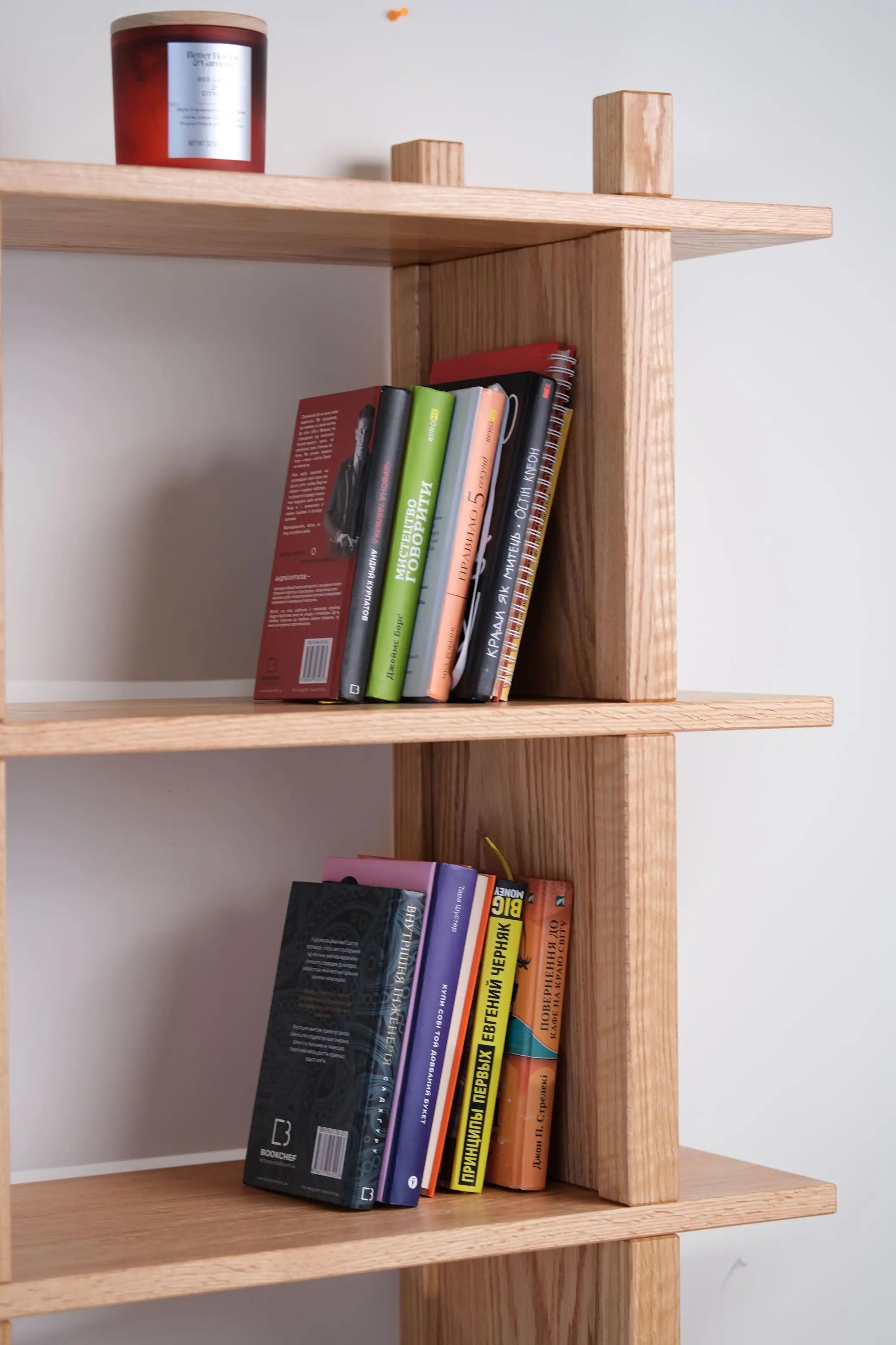 Minimalist Silyl bookcase – open wood design for books, plants, and decor