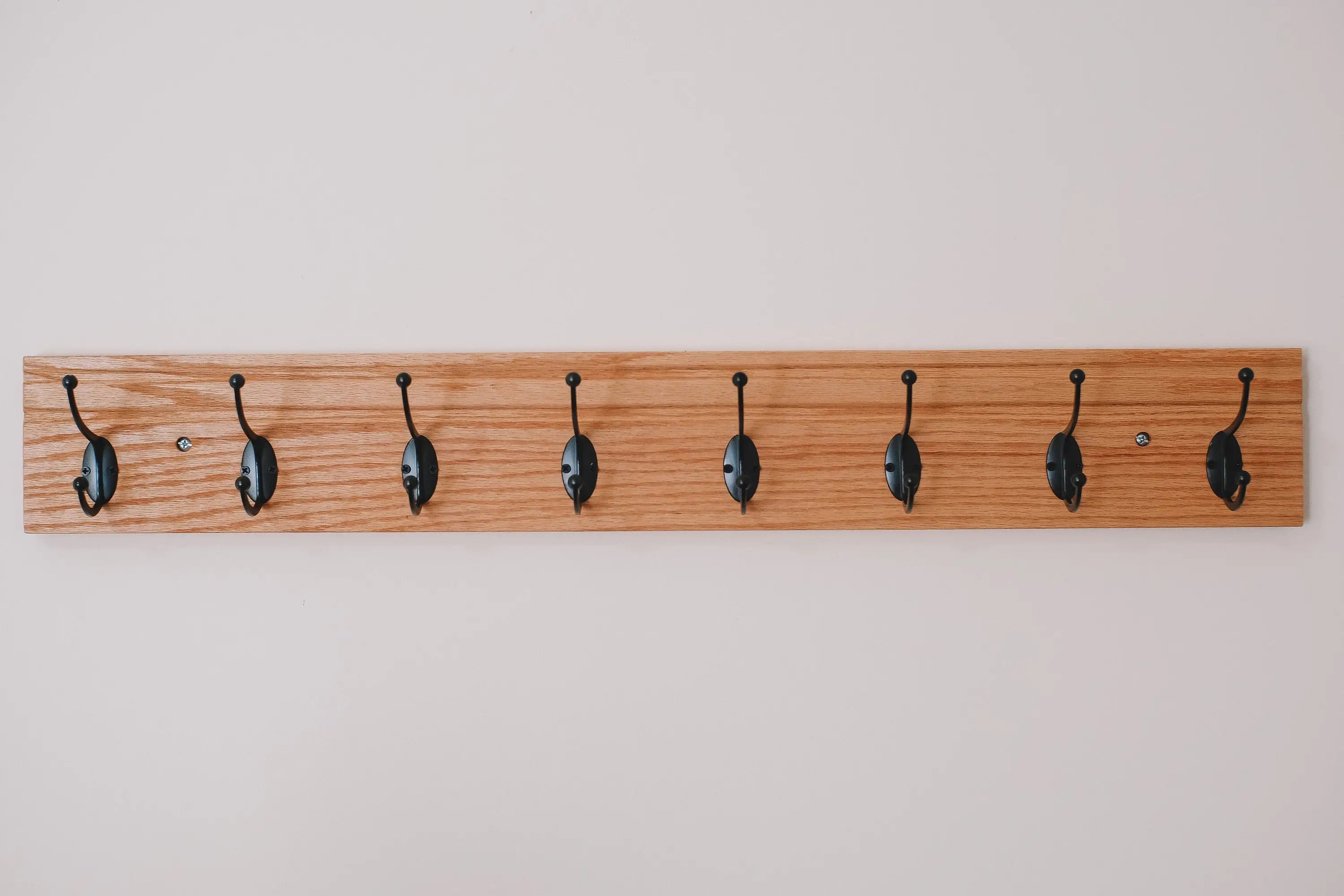 Wall-mounted oak coat hanger – durable and elegant design for jackets, hats, and bags