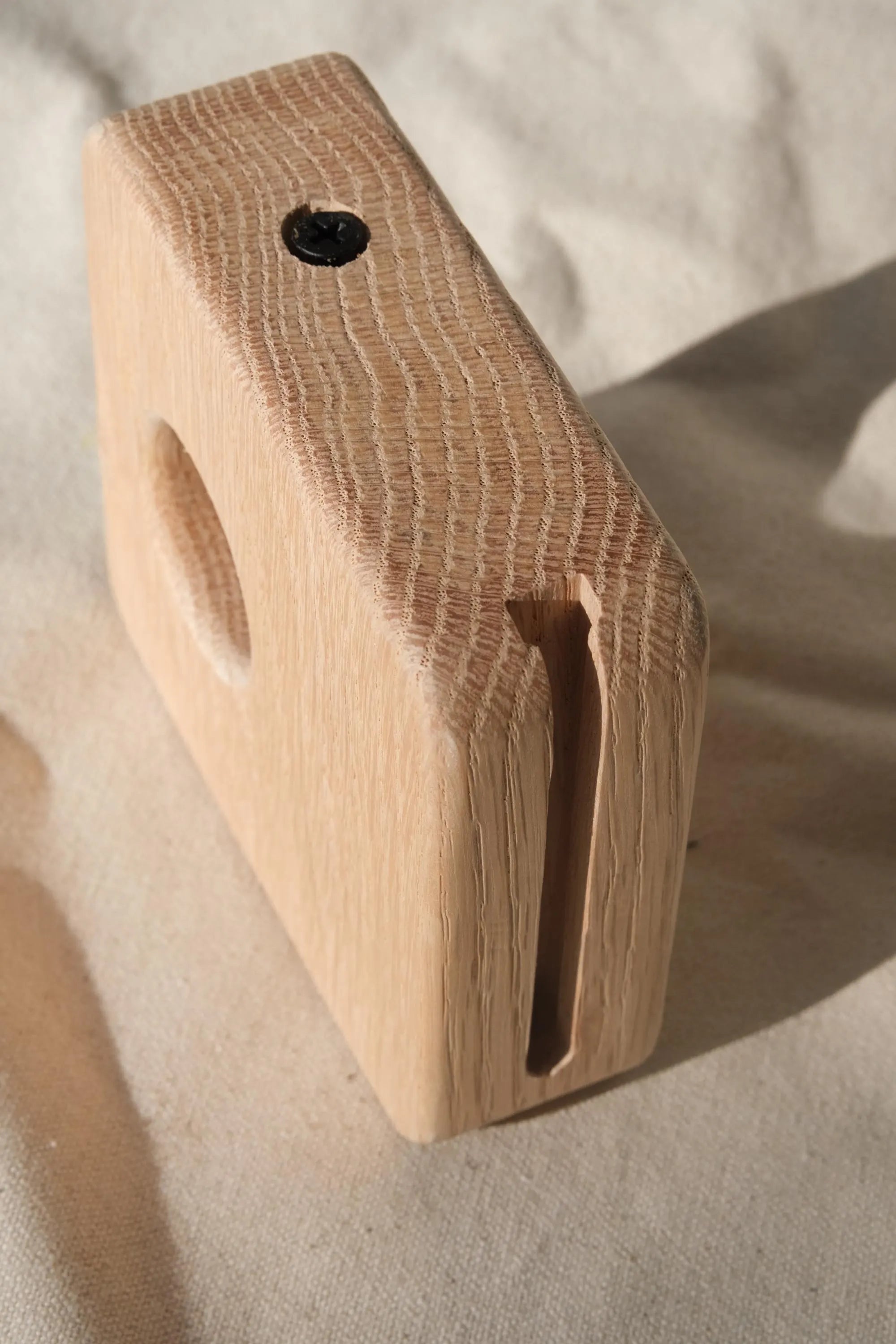 Minimalist oak wood rod for curtains – handcrafted for long-lasting support