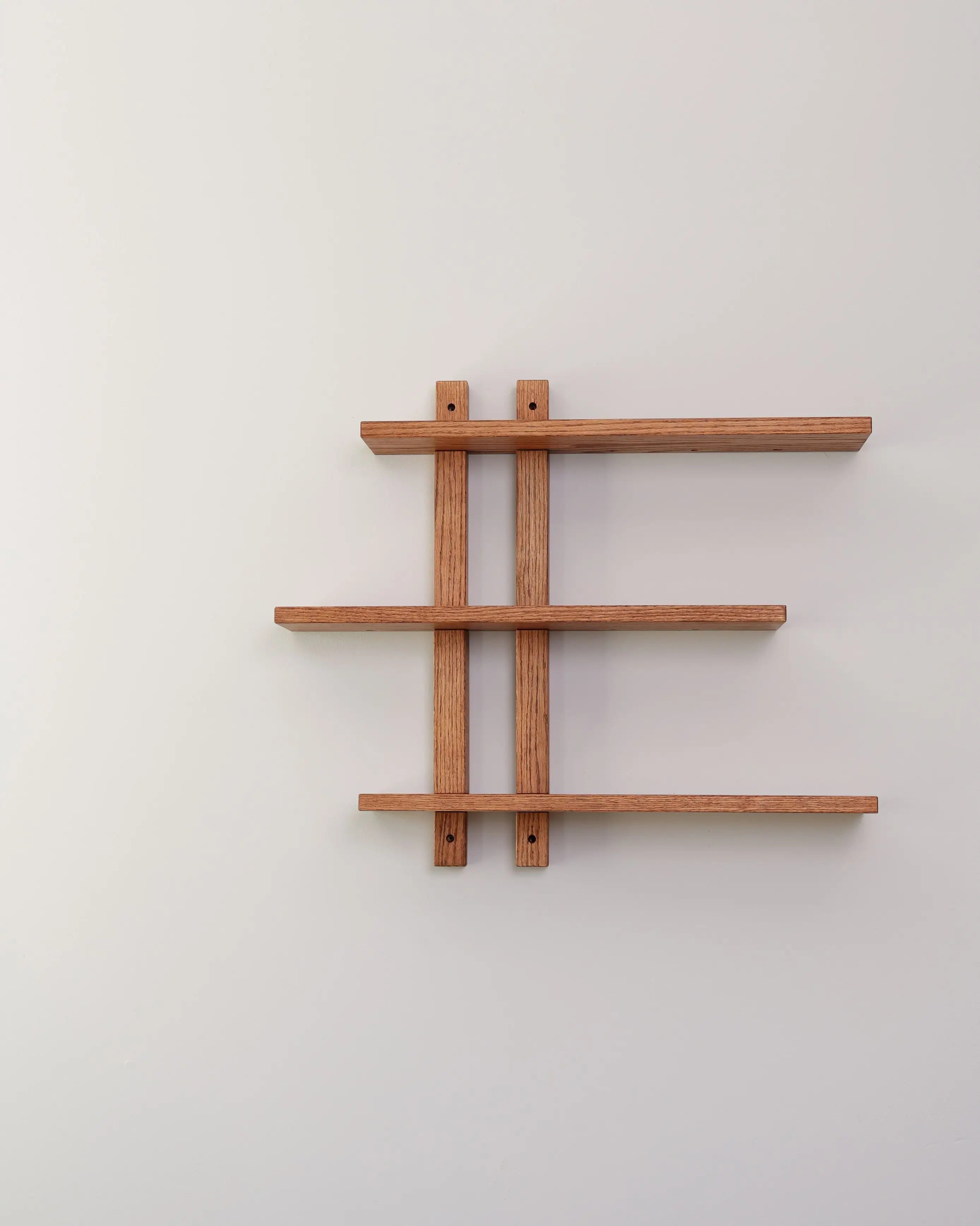 Wood wall shelf with transformable design – ideal for flexible storage and display needs