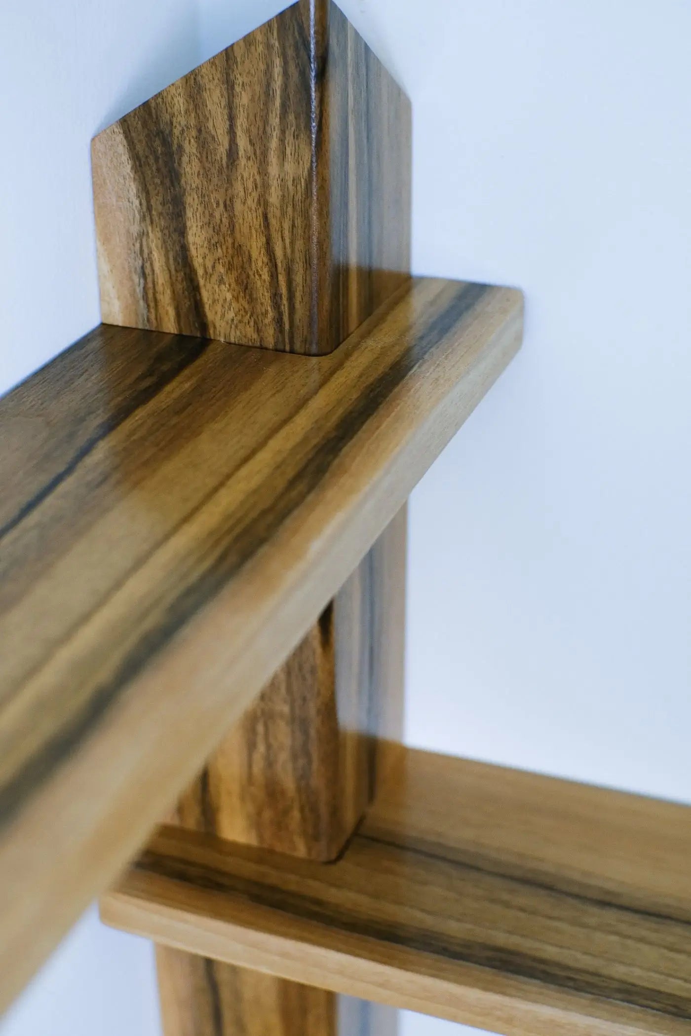 Triangle corner wall shelf – elegant, eco-friendly design for living room or bathroom