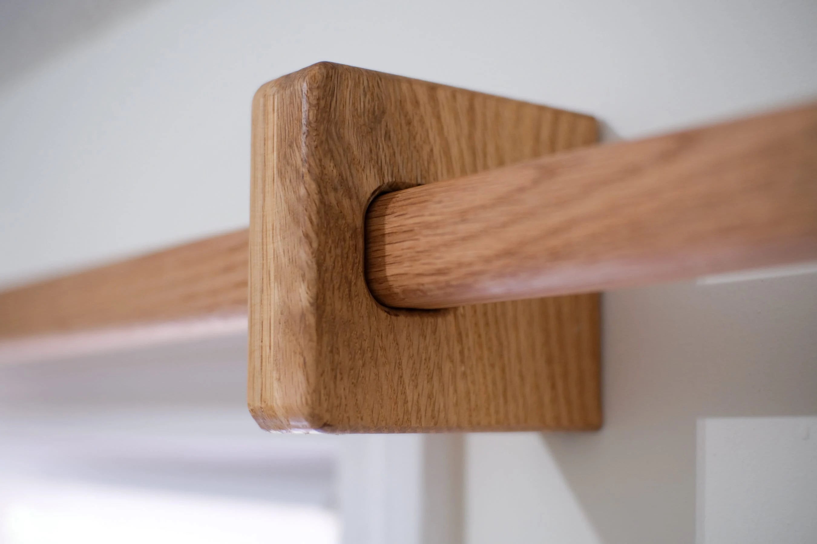Wood curtain rod brackets – handcrafted supports for wall-mounted curtain rods