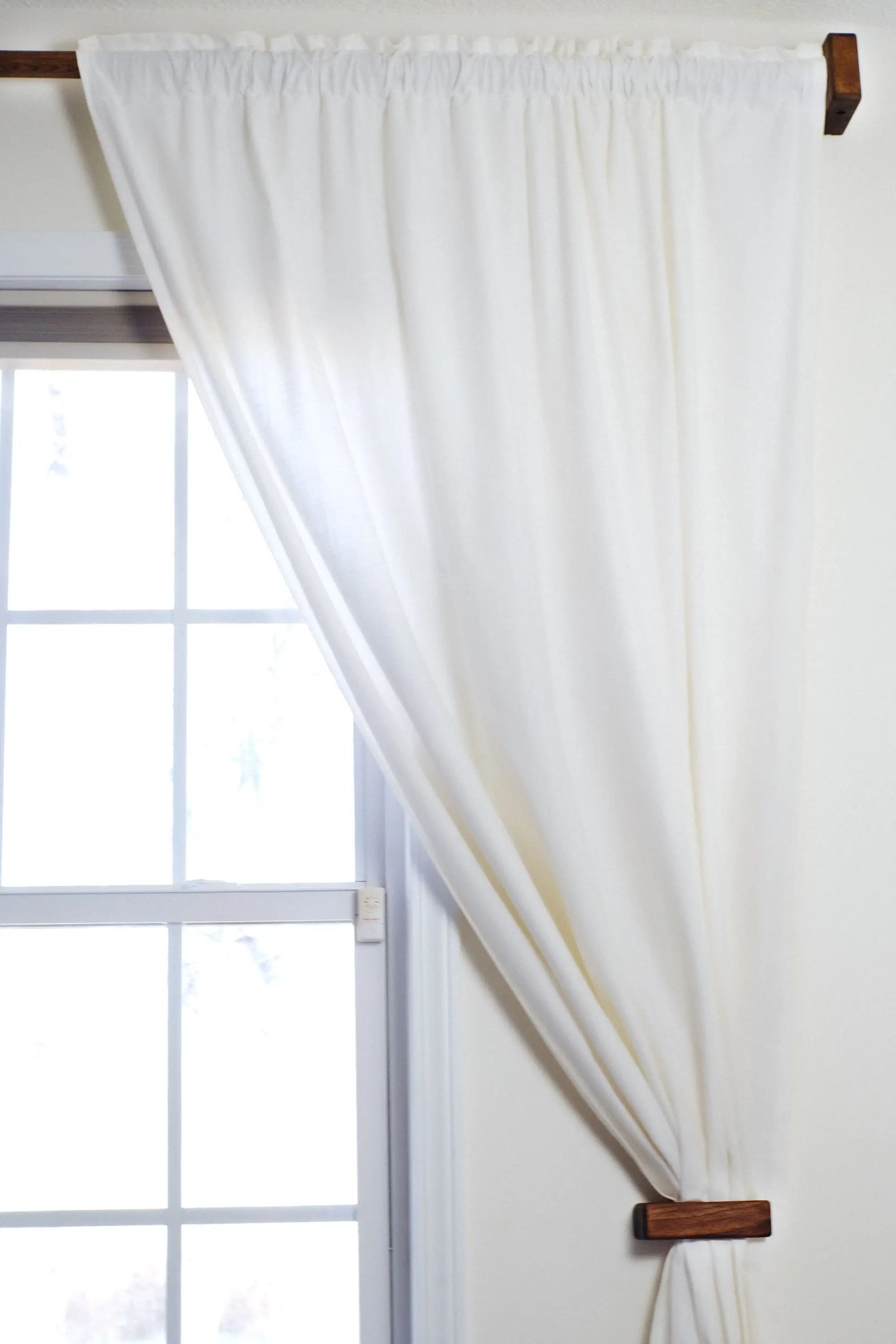 Handmade wood curtain rod – elegant and eco-friendly accessory for modern interiors