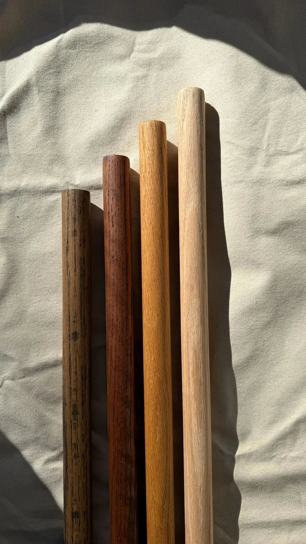 Solid wood curtain rod in oak – ideal for classic and contemporary home decor