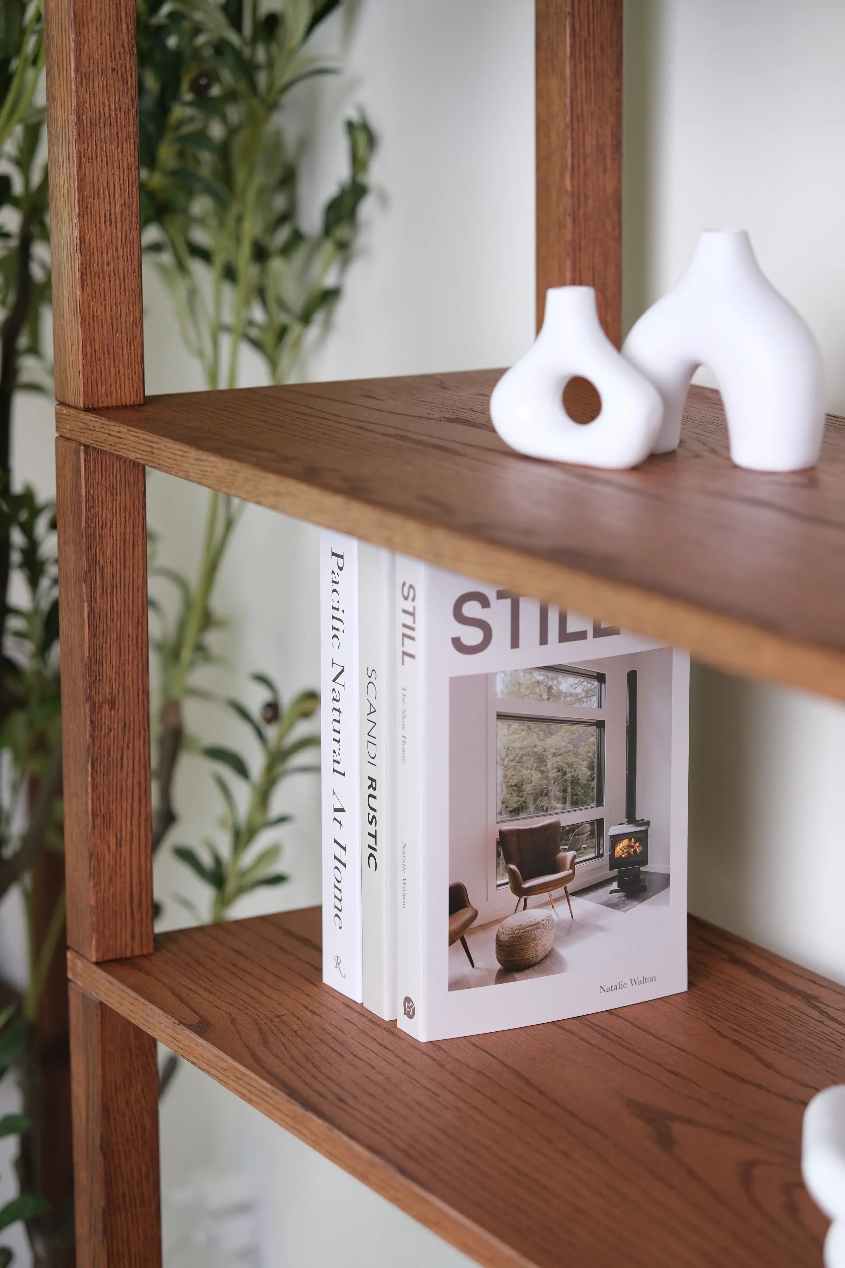 Nordi-style bookshelf – elegant open shelving for home libraries and workspaces